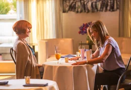 L - R: Julia Roberts als Miranda Collins, Julia Roberts als Miranda Collins