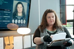Nicht nur kleidungstechnisch h&auml;lt sie nicht viel von schick und modern: die resolute Bostoner Polizistin Shannon Mullins (Melissa McCarthy), die sich einen Dreck um ihre Karriere schert und ihre neue Kollegin zum Kotzen findet ...
