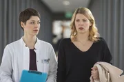 Dr. Theresa Koshka (Katharina Nesytowa, l.); Dr. Claudia Bergstedt (Tina Amon Amonsen, r.)