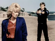 Die Polizistin Joanna (June Chadwick) wird von dem geistesgest&ouml;rten Frauenm&ouml;rder Rob Edwards (Robin Strand) bedroht.
