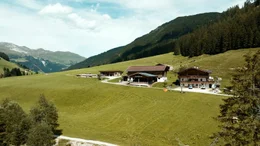Hof Aue, Madseit, Tuxertal Familie Frankhauser.