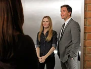 Versuchen, den sogenannten Hafenm&ouml;rder zu &uuml;berf&uuml;hren: Tony (Michael Weatherly, r.) und Special Agent E.J. Barrett (Sarah Jane Morris, M.) ...