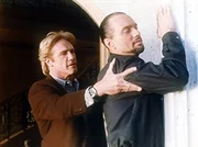 Steve (Barry Van Dyke, l.) verhaftet Eddie Alcala (Cylk Cozart), einen Gangsterboss, der nicht nur mit Rauschgift handelt, sondern auch einige Morde auf dem Gewissen hat.