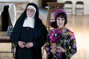 v.l.n.r.: Sister Boniface (Lorna Watson) und Ida Sweet (Gillian Bevan)