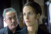 Kommissar Georg Wasserberg (Udo Kier) sp&uuml;rt, dass Betty (Claudia Michelsen) etwas mit dem Mord an ihrem Mann zu tun hat...