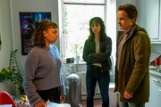 Johanna Pollak (Genet Zegay, l.) muss sich den Fragen von Annabell Lorenz (Stephanie Stumph, M.) und Tom Kupfer (Ludwig Blochberger, r.) stellen.