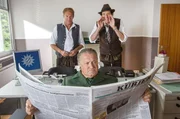 Hubert (Christian Tramitz, l.) und Staller (Helmfried von L&uuml;ttichau, r.) testen die Aufmerksamkeit von Girwidz (Michael Brandner, M.).
