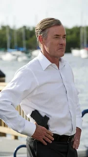 Schon seit Jahren verfolgt Tom Card (John C. McGinley) den Boss eines mexikanischen Drogenkartells. Nun plant das Kartell sich in Miami zu etablieren, doch dies versucht er mit allen Mitteln zu verhindern...