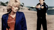 Die Polizistin Joanna (June Chadwick) wird von dem geistesgest&ouml;rten Frauenm&ouml;rder Rob Edwards (Robin Strand) bedroht.