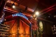 Gabriel Mair (Buonomemes) w&auml;hrend des Kabaretts "Beim Kammerhofer" (Pilotfolge) mit Walter Kammerhofer in der Hofb&uuml;hne Tegernbach in Bad Schallerbach, &Ouml;sterreich am 14. Oktober 2025.