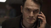 Kommissar Felix Voss (Fabian Hinrichs) am Telefon.