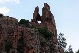 Herz Piana in der Felsenlandschaft von Korsika.