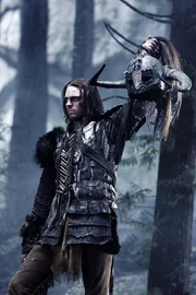 Der mittlerweile 25-j&auml;hrige Ghost (Karl Urban) beschlie&szlig;t, sich dem barbarischen Treiben entgegen zu setzten und f&uuml;r seinen Stamm mit allen Mitteln zu k&auml;mpfen...