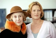 SWR Fernsehen MENSCH MUTTER, am Donnerstag (08.09.11) um 14:30 Uhr. Zwei grundverschiedene Frauen: Mutter Hilde (Rosemarie Fendel, li.) und Tochter Vreni (Suzanne von Borsody).