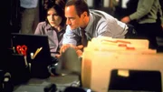 Detective Olivia Benson (Mariska Hargitay) und Detective Elliot Stabler (Christopher Meloni) finden heraus, dass die Pensionsinhaberin von ihrem Mann verlassen wurde und seither jedem m&auml;nnlichen Gast eindeutige sexuelle Offerten macht.