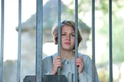 Luisa (Alicia von Rittberg) hat  kaum noch Hoffnung, den kalten Mauern des Erziehungsheims je zu entkommen.