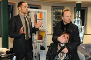 David (Lee Rychter, l.) und Volker Strecker (Alexander Hauff, r.) werden in ihrem Plan gest&ouml;rt - bedeutet das jetzt den Tod von Paule (Wanda Worch, M.) ...