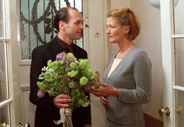 Soll Vreni (Suzanne von Borsody) sich mit ihrem untreuen Mann Manfred (Horst-Guenter Marx) versoehnen? ARD Degeto/Christian A. Rieger - honorarfrei, Verwendung nur im Zusammenhang mit o. g. Sendung bei Nennung Bild: ARD Degeto/Christian A. Rieger (S 2), Presse und Programmbetreuung (069) 1509-334 oder -335