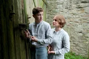 Paul (Leonard Carow) und Luisa (Alicia von Rittberg) nutzen die Gunst der Stunde und fliehen mit einem geklauten Schl&uuml;ssel aus Heim Falkenstein.