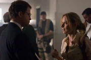Kann der Geheimdienst Agent Clark Poundstone (Greg Kinnear, l.) der Journalistin Lawrie Dayne (Amy Ryan, r.) verschweigen, was im Irak vor sich geht?