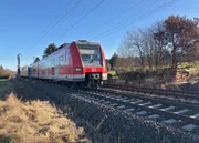 Die S6 auf der W&uuml;rttembergischen Schwarzwaldbahn bei Rutesheim. Hier gab es zwischen 1938 und 1945 einen Gleisanschluss zum Flugplatz Malmsheim.