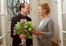 Soll Vreni (Suzanne von Borsody) sich mit ihrem untreuen Mann Manfred (Horst-Guenter Marx) versoehnen? ARD Degeto/Christian A. Rieger - honorarfrei, Verwendung nur im Zusammenhang mit o. g. Sendung bei Nennung Bild: ARD Degeto/Christian A. Rieger (S 2), Presse und Programmbetreuung (069) 1509-334 oder -335