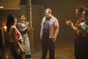 Die Gruppe applaudiert Frank (Michael A. Grimm) nach seinem ersten gelungenen Tango.