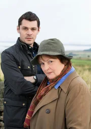 L-R: DS Aiden Healy und DCI Vera Stanhope.