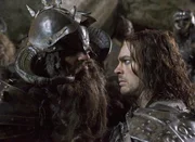 Ghost (Karl Urban, re.) hat sich gegen sein ehemaliges Volk, die Wikinger, entschieden..