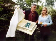Karl Wolff (Michael Greiling) versucht alles, um seine Verlobte Sonja Arnold (Anica Dobra) zur&uuml;ckzugewinnen.