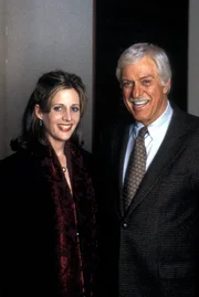 Kristie Lofton (Tracy Nelson, l.); Dr. Mark Sloan (Dick Van Dyke, r.)