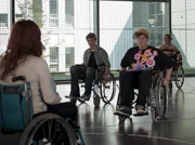 Tamas, Bruno und Clara wollen Solidarit&auml;t gegen&uuml;ber Jo beweisen. (v.l.n.r. Lena Kaufmann, Edzard Ehrle, Ferdinand D&ouml;lz, Lena Schneidewind)