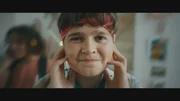 Sammy (Arthur Hermans) h&ouml;rt mit dem Walkman in die Vergangenheit.