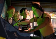 "Monster House", DJ beobachtet die Nachbarn mit seinem Teleskop. Das Haus des alten Mr. Nebbercracker hat er dabei ganz besonders im Visier. Auf mysteri&ouml;se Weise verschwindet darin alles, was davor zu liegen kommt. Dreir&auml;der, Spielzeuge, Haustiere - nichts davon kommt wieder zum Vorschein. Und auch von Mrs. Nebbercracker fehlt jede Spur. Pizzab&auml;cker Skull meint sogar, dass das Haus lebendig sei. So fasst DJ den mutigen Entschluss, dem Haus mit seinen Freunden Jenny und Chowder den Garaus zu machen.  SENDUNG: ORF eins - FR - 26.10.2012 - 12:05 UHR. - Veroeffentlichung fuer Pressezwecke honorarfrei ausschliesslich im Zusammenhang mit oben genannter Sendung oder Veranstaltung des ORF bei Urhebernennung.  Foto: ORF/Sony Pictures.  Anderweitige Verwendung honorarpflichtig und nur nach schriftlicher Genehmigung der ORF-Fotoredaktion.  Copyright: ORF, Wuerzburggasse 30, A-1136 Wien, Tel. +43-(0)1-87878-13606