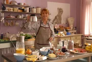 Oma Luise (Senta Berger) krempelt den Haushalt von Tochter und Enkelin geh&ouml;rig um - schon beim Fr&uuml;hst&uuml;ck.