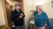 Peter will Elke beim Umzug helfen