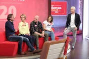 Das Team "Kaffee oder Tee" v.li. Marius Zimmermann, Evelin K&ouml;nig, Timo B&ouml;ckle, Stina Spiegelberg mit Guido Cantz.