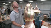 Im neuen Ausbildungszentrum der M&uuml;nchner Handwerksinnung feilen 14 Spengler an ihren kunstvollen Meisterst&uuml;cken.