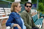 Tamara (Anja Pahl) und Samir (Skandar Amini) fahren zum Tennisplatz und staunen nicht schlecht als sie sich die Spielenden n&auml;her anschauen: die Tote hat eine Zwillingsschwester.