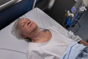 Patrizia ist entsetzt, als Gottfried (Bernd Reheuser) in ihrer Abwesenheit einen zweiten Herzinfarkt hatte.