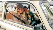Mit dem Trabi durch Berlin! Lisa und Lena testen das Kultauto aus der DDR.