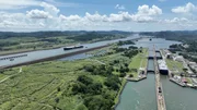 Der rund 80 Kilometer lange Panamakanal ist eine der wichtigsten Wasserstra&szlig;en der Welt.