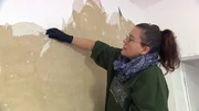 In Bremen-Walle ist Sabrina (41) im Renovierungs-Fieber, obwohl sie gegen ihren Vermieter mit Hilfe des Mietervereins vorgeht.