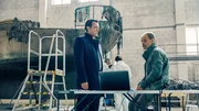 Thomas Komlatschek, (Hary Prinz, l.) und Micha Oberl&auml;nder (Matthias Koeberlin, r.) sind bei der Spurensicherung vom Geisterschiff. (Komparsen im Bild)
