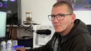 S5E35: F&uuml;r Mike bleibt der berufliche Durchbruch aus: Nach zahllosen Bewerbungen ohne R&uuml;ckmeldung setzt er mit seiner Frau Farina auf ein eigenes Business.