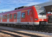 S6 in Weil der Stadt. Nach der Reaktivierung soll in einer zweiten Ausbaustufe der Abschnitt bis Calw elektrifiziert werden, dann kann die S-Bahn von Stuttgart bis Calw durchfahren.