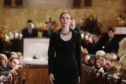Als Bree (Marcia Cross) ihren verstorbenen Ehemann im Sarg sieht ist sie au&szlig;er sich ...