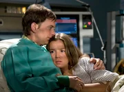 Fabian (Daniel Krauss) ist endlich bereit, mit seiner Freundin Elisabeth R&ouml;mer (Alexandra Schalaudek) &uuml;ber seinen Vater zu reden.