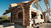 Blockhaus-Bauer Andreas Egner: J&auml;hrlich baut er mit seinem Team sechs Blockh&auml;user.