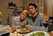 F&uuml;r Sohn Thomas (Simon Verhoeven) hat Luise (Senta Berger) immer Verst&auml;ndnis.